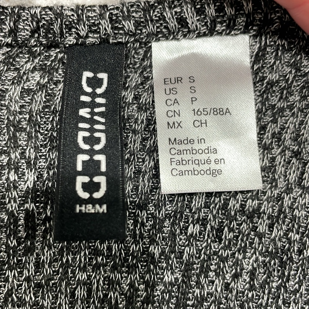 H&M Divided Cardigan - Picture 3 of 3